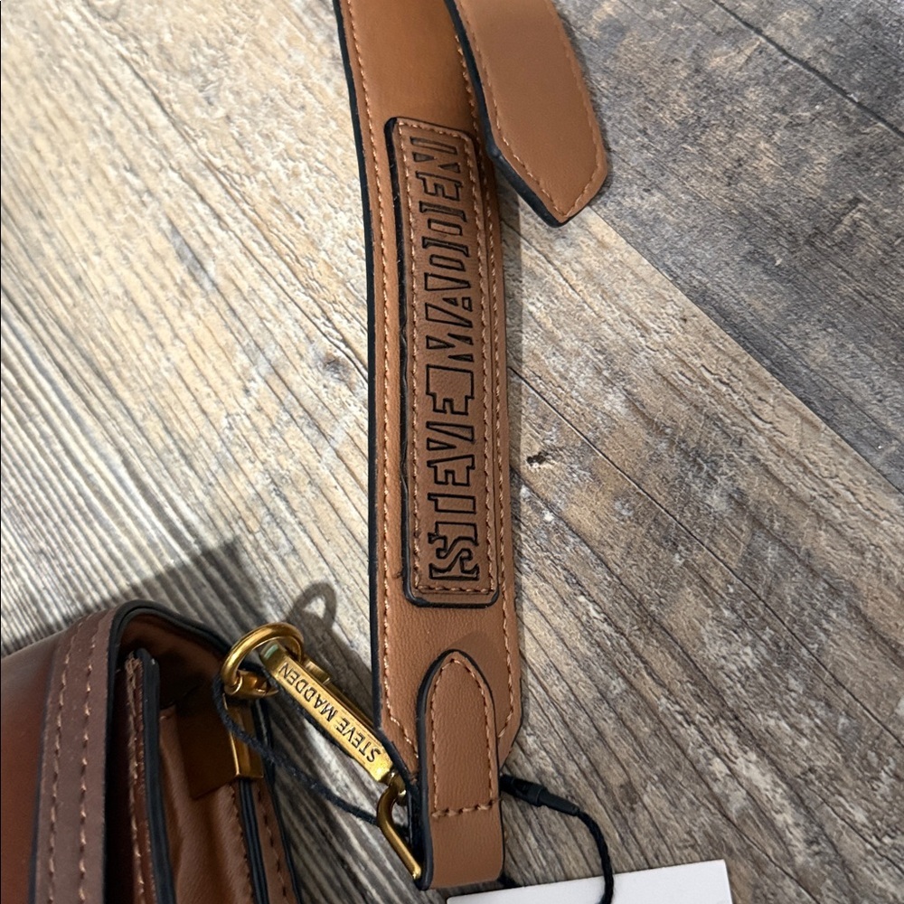 Steve Madden Tan Crossbody Bag with Gold Accents - Picture 4 of 11